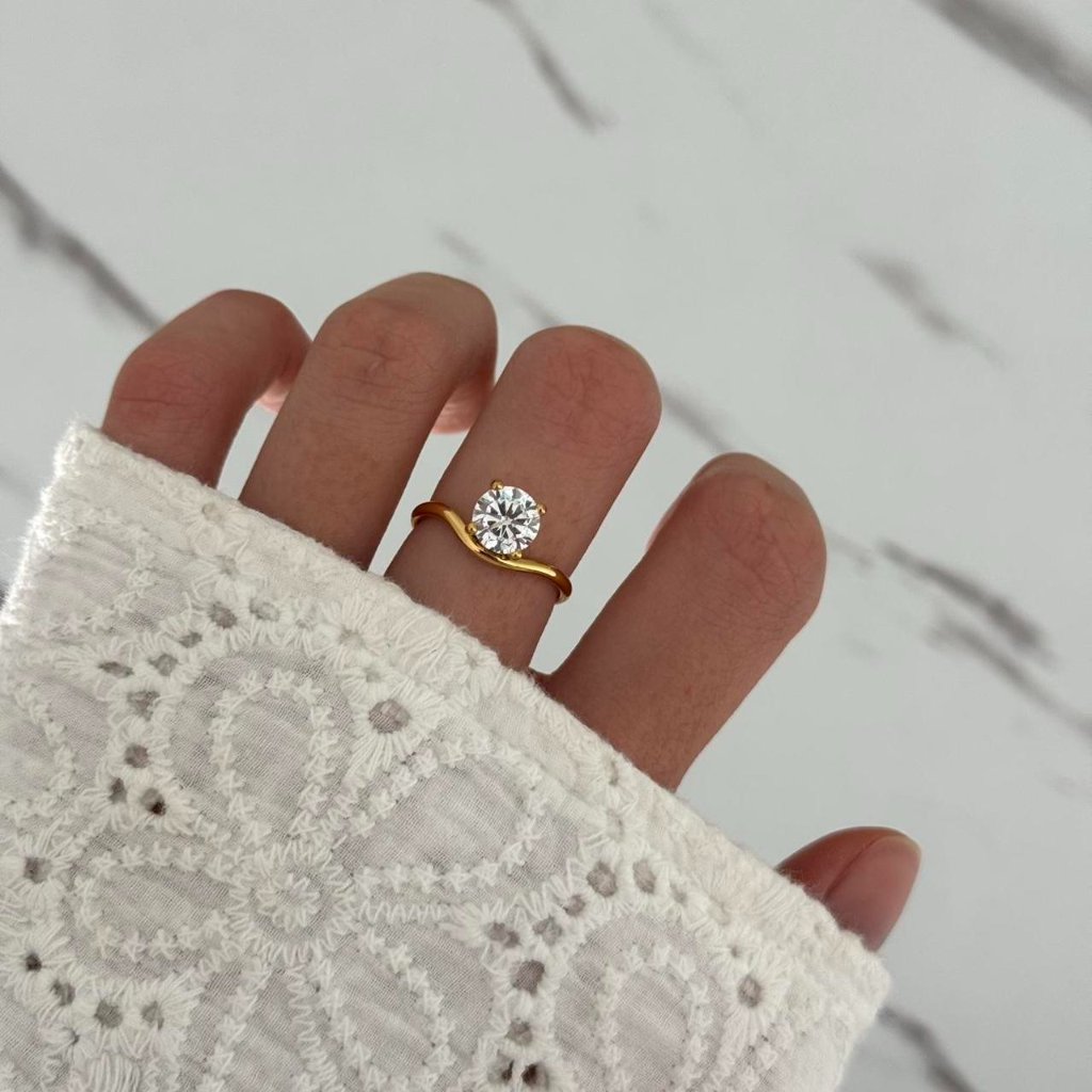 Sku0339 Gold Ring Zircon Stone Made Of High-Quality Materials Stainless Steel 17$